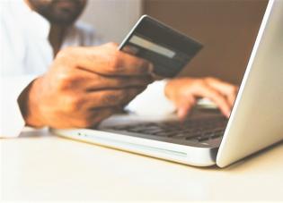 Onlinehandel:  Zusatzgebühren für PayPal können zulässig sein